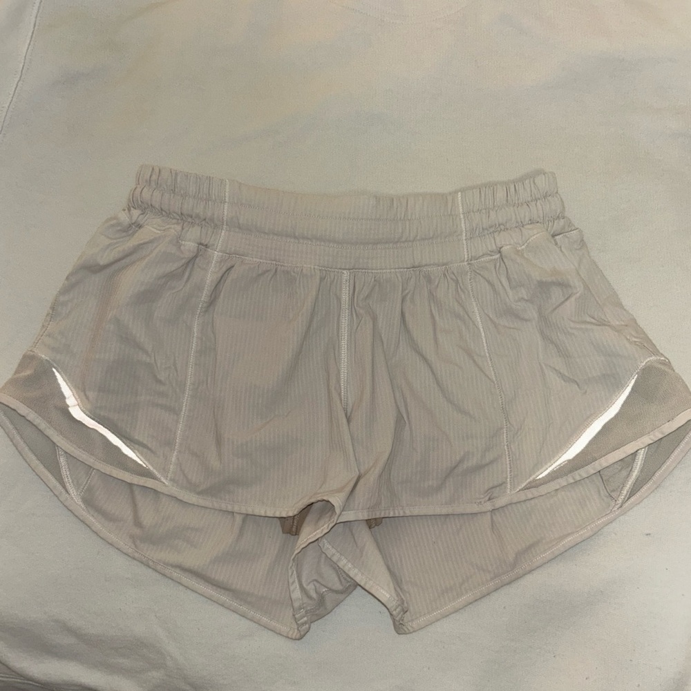 White Lululemon Hotty Hot shorts 2.5 size 6